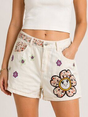 POL Cream Floral Embroidered Women’s Shorts Size S